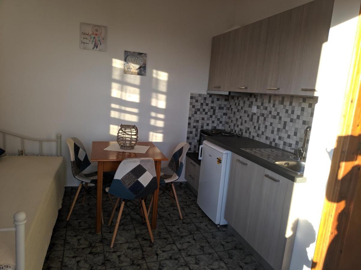 Tramonto Nel Delfini Apartment Kini Exterior foto