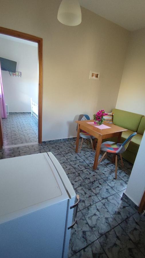 Tramonto Nel Delfini Apartment Kini Exterior foto