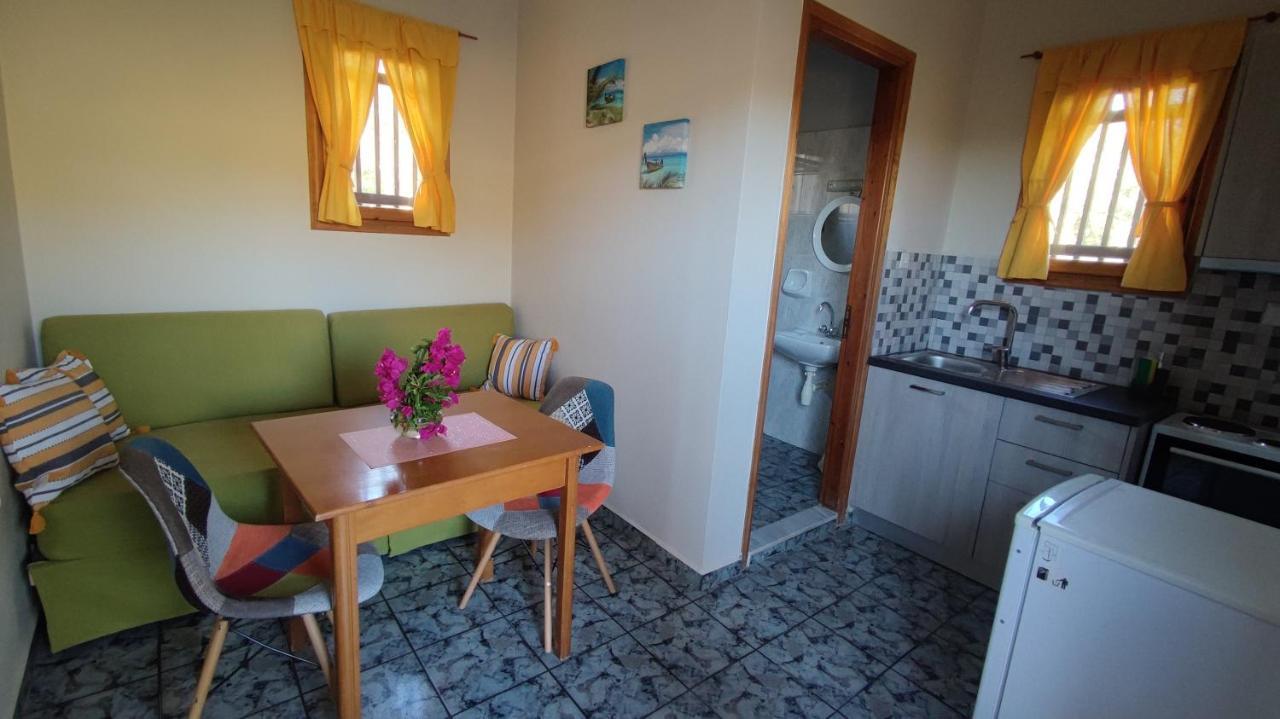 Tramonto Nel Delfini Apartment Kini Exterior foto